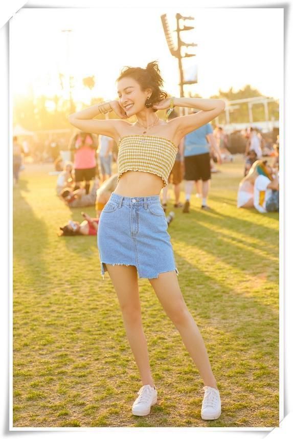 吴昕不过穿了一条喇叭裤,就腿长1米8,果然遮住小短腿就美炸了!