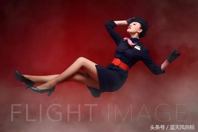 有一天，你看到了这样的空姐制服，你会？