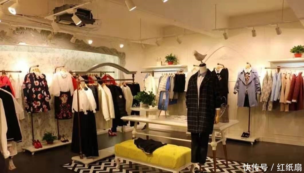 服装店:为什么买衣服的时候,导购员总是让你试?真像太残酷