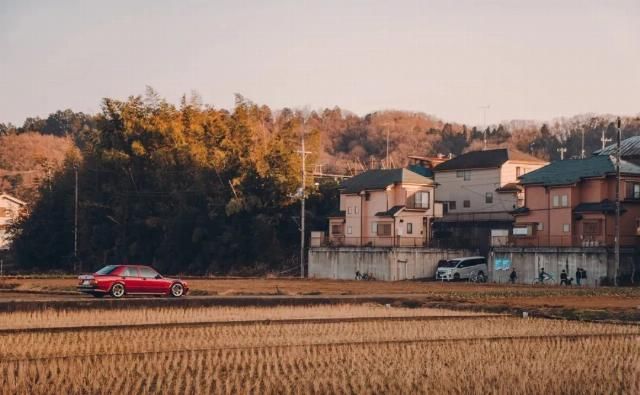  『奔驰』用RWB的态度打造的奔驰190E 你喜欢吗