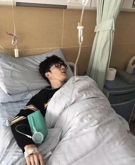 李雨桐公司倒闭被群嘲卖惨, 晒薛之谦抱尿壶照片实力嘲讽