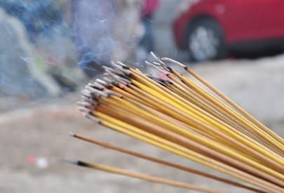 为什么烧香要烧三根？究竟有何讲究？不懂的可以看看