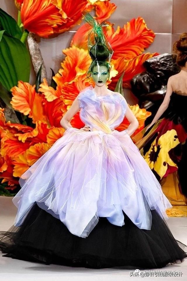  『秀场』服装设计的永恒主题——花朵，有哪些令你印象深刻的花朵秀场呢？