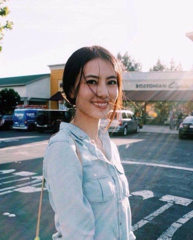 高圆圆素颜出镜,脸垮膀粗,这还是我们认识的街拍达人,不老女神