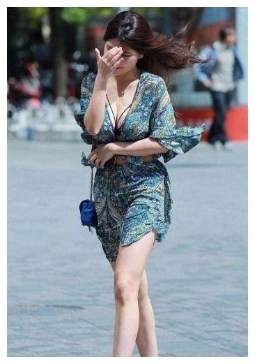 街拍:图二美女穿低腰牛仔短裤,清凉舒适!图五小姐姐迷倒众人!