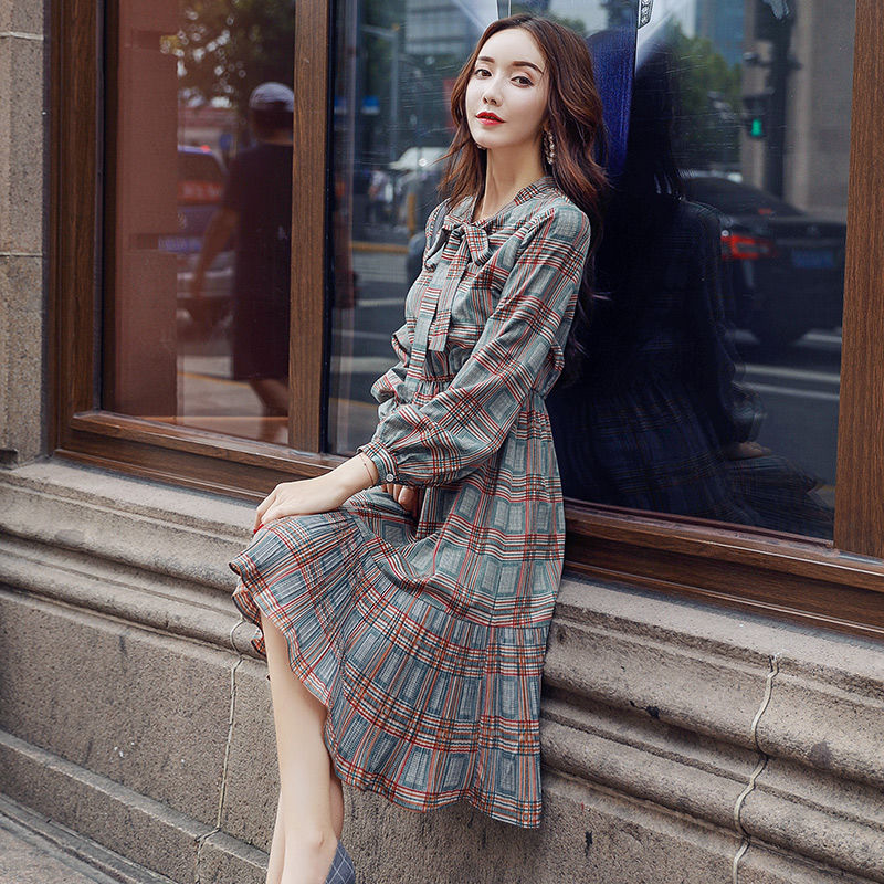 老公的眼光真好,给我新买的连衣裙,没想到这么漂亮,让人心动