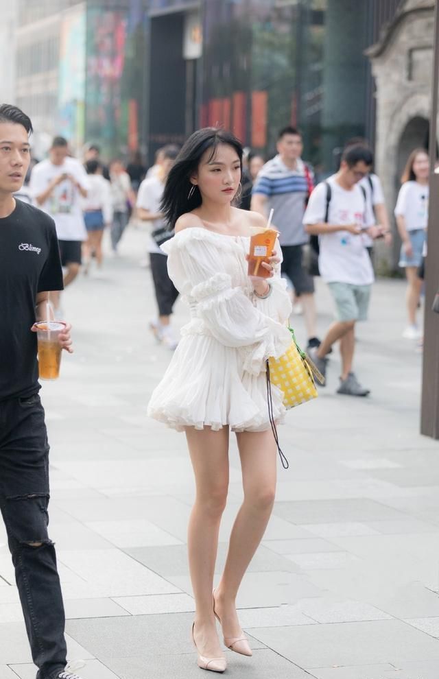  「面料」没有对比就没有伤害，一字肩和抹胸上衣的优缺点太明显，不要踩雷