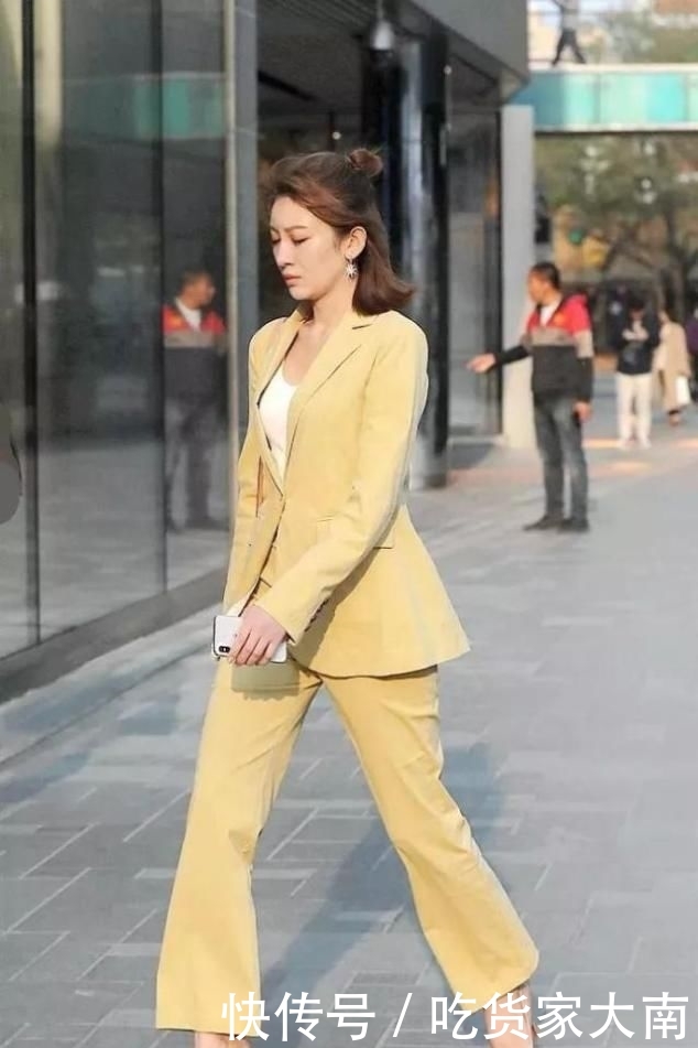 黄色:黄色西装搭配尖头细高跟鞋,由内而外散发出一种优雅的魅力