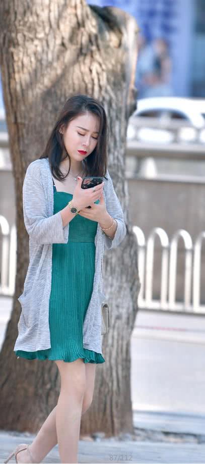 微胖熟女绿色流仙裙展现仙气十足，网友：怎么好端端的哭了