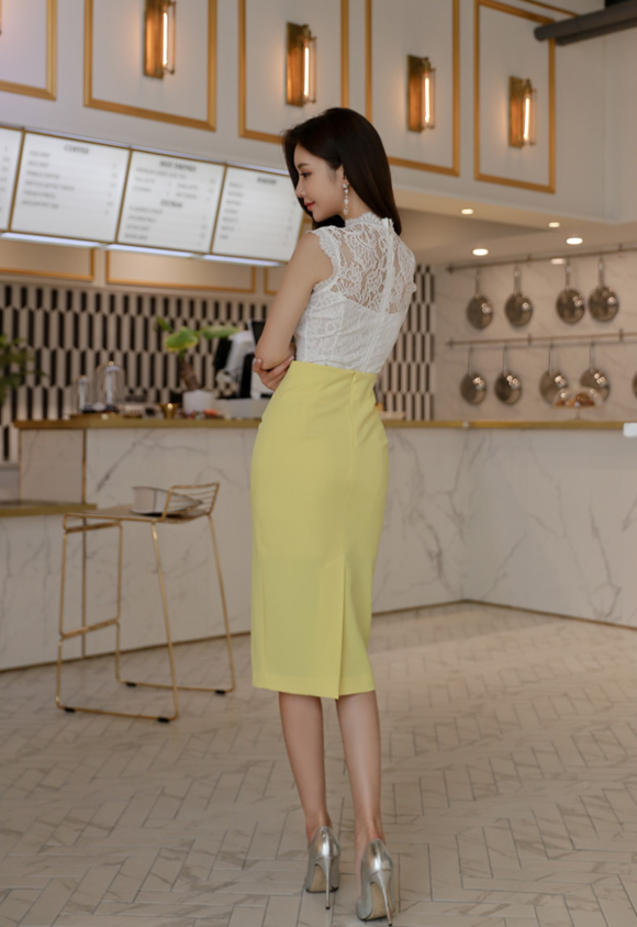 女神孙允珠,蛋黄奶昔白色梦幻刺花波浪裙