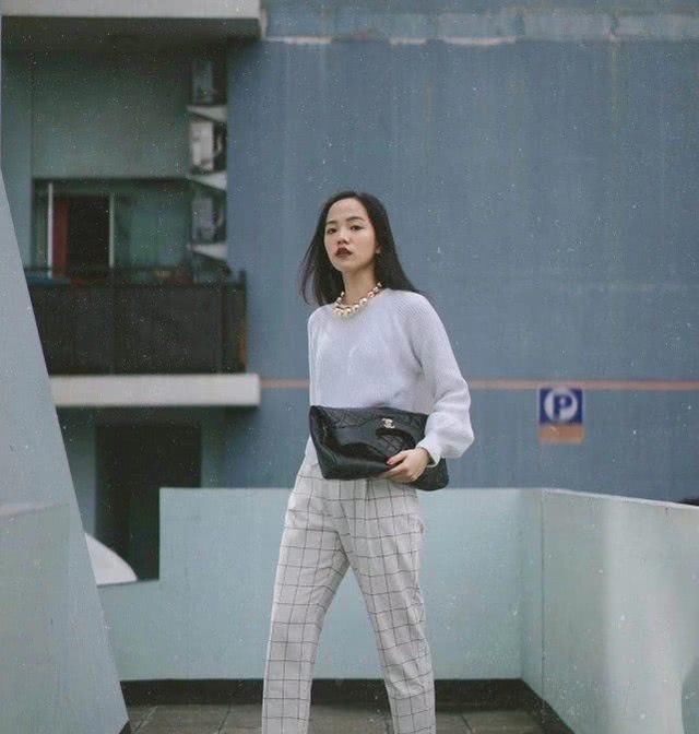  身上的穿搭：彻底和小白鞋说再见吧,今年这几款“淑女鞋”聪明的人早就穿上了