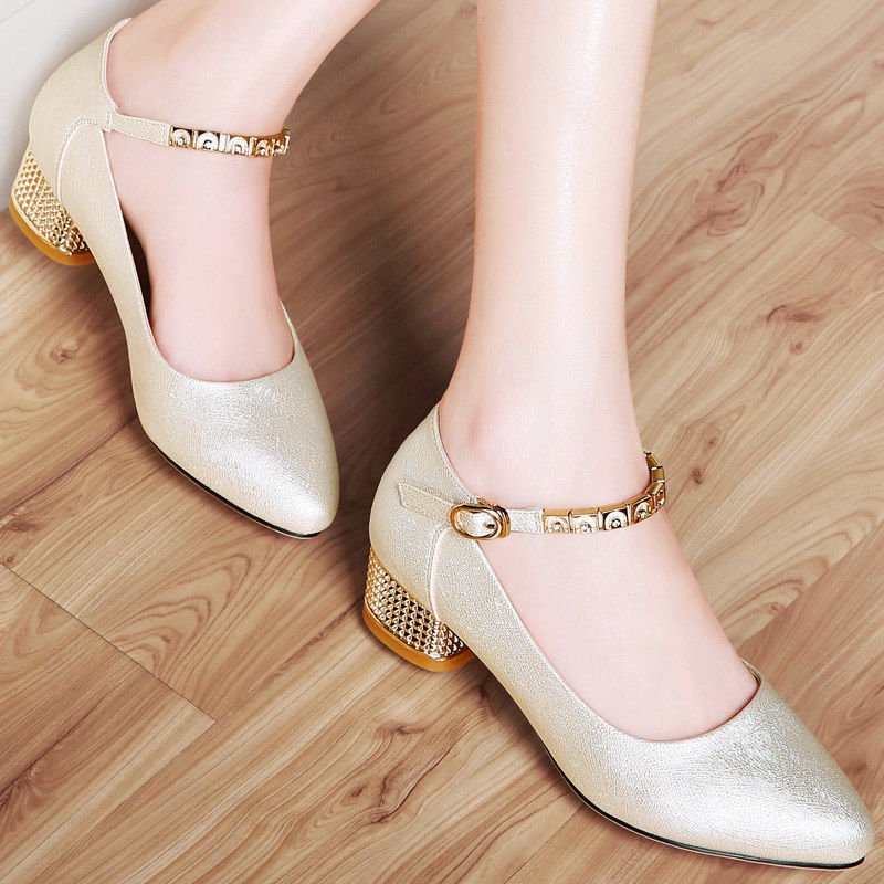 女人穿上高跟鞋,气质气场就完全不一样