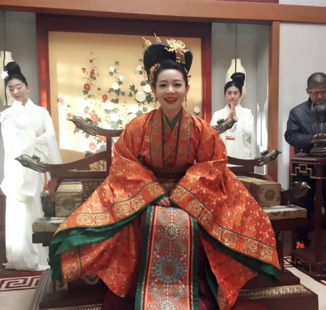 王维维真适合拍古装片，随便一穿就是灵气侧漏，看着就想追剧