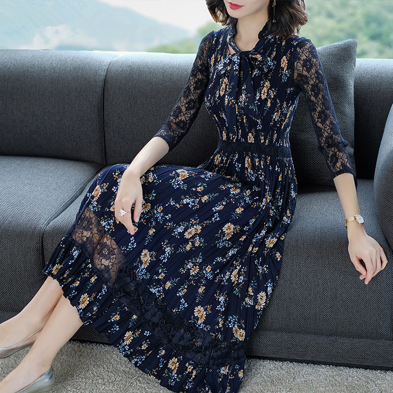 女人再穷也要打扮,特别是70后女人,三伏天这样穿凉快又洋气