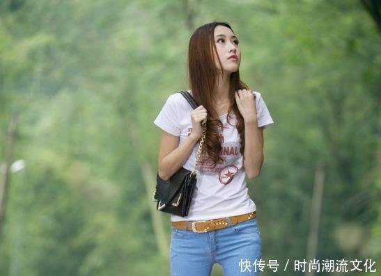 清秀唯美的牛仔裤美女，增添女性魅力，美翻了