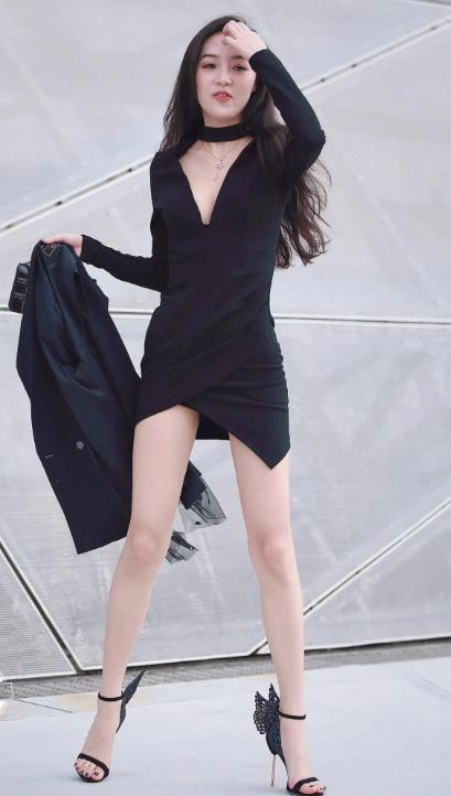 小姐姐180公分魔鬼身材臀线比上围更吸睛，凭借一组“仙女跳”封