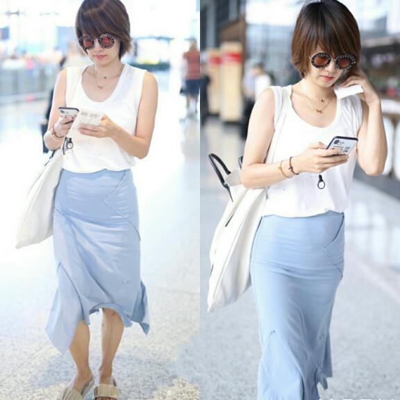 马伊琍这么瘦还穿这么紧的裙子, 勒出的小肚子和小粗腿一样抢镜了