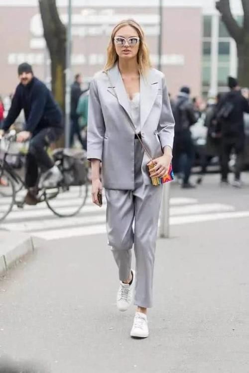  【合适】早春西装穿搭气质女生这么穿你也能变女神，比裙子还百搭！