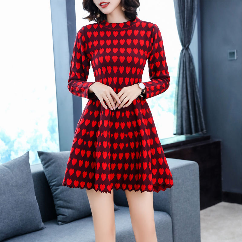 如今的秋装真是高级，上身显瘦迷人，怪不得老婆都把旧裙子扔掉了