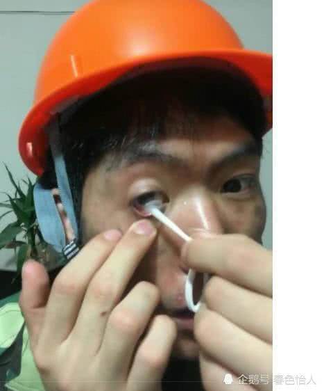 工地小伙自学化妆，化完妆后，这颜值被富婆倒追都没问题！