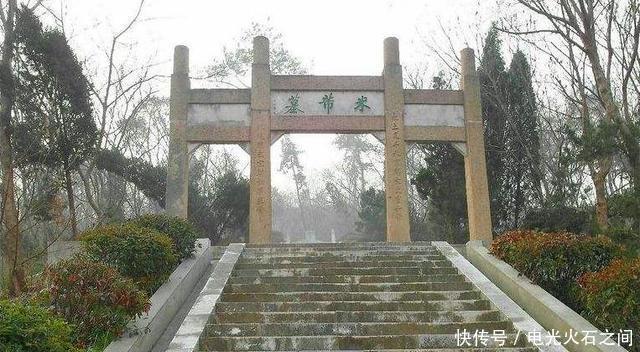 『米芾』苏东坡与米芾谁的书法更胜一筹人品决定了一切