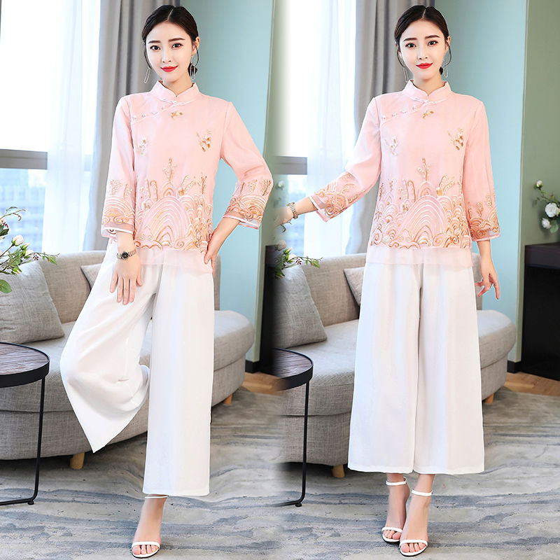 没有倾国倾城的美貌，但穿旗袍让你更美，如果有，那就更完美