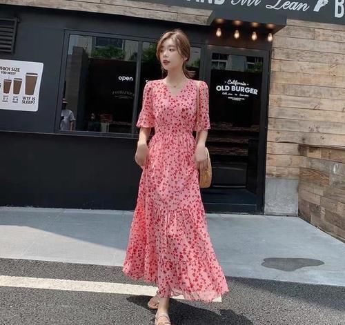  『奶奶』印花太老气？是你不会穿！三个技巧+五种穿搭，印花也能那么时尚