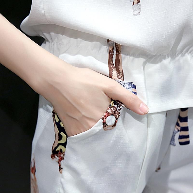 现在40岁女人真会打扮，逛街穿这样时髦套装，走到哪都惊艳全场