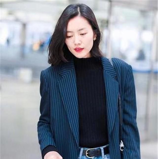  自然大方@四十岁女人,别总是留短发,3种减龄发型,妩媚动人显年轻!
