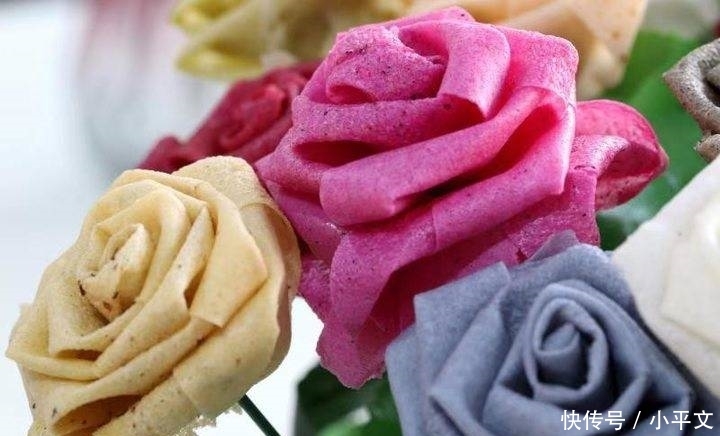 折成:知道吗?煎饼也能折成花儿!看巧手徐海霞的五彩煎饼花