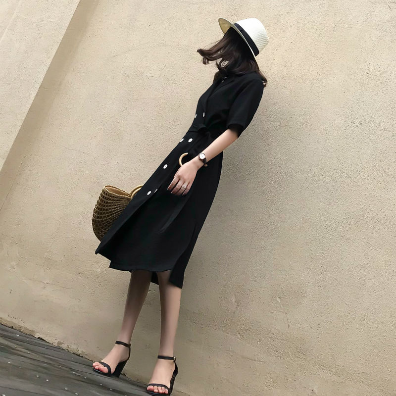 居然有人把“赫本裙”都穿在了身上，也太美了吧，上身高雅美嫩