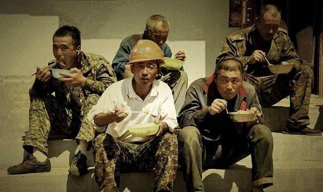 农民工父亲的辛酸：58岁还要外出打工，啥时候才能真正“退休”？