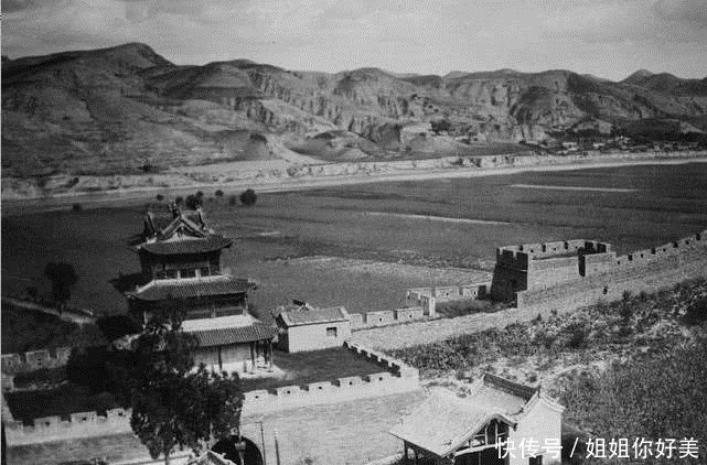 1909年时的陕西景象：人们穿着破旧，满眼都是黄土高