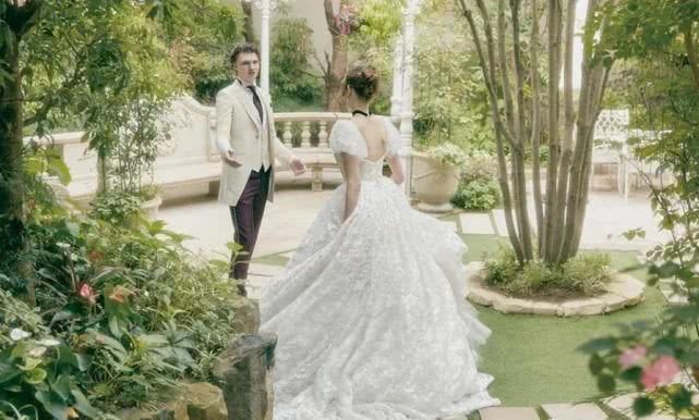  [公主联名]把冰雪奇缘做成婚纱！这些迪士尼公主穿的婚纱裙也太好看了！