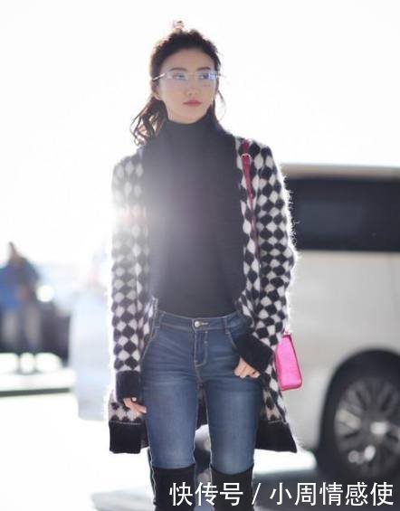 奔三的女人尽量不要打底裤配大衣，学学景甜这样穿，特有女人味