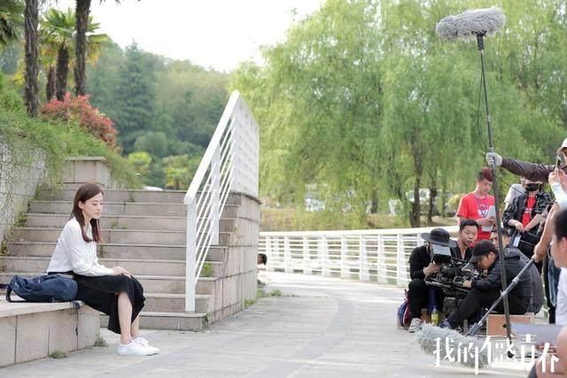 当43岁梅婷撞衫22岁林允，网友：原来年龄在气质面前不值一提！