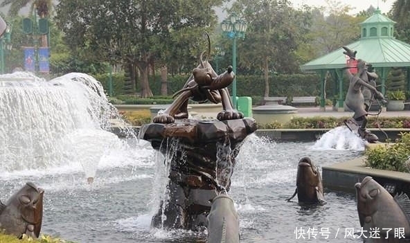 上海迪士尼允许携带食物,出现了垃圾遍地,游客素质有待提高