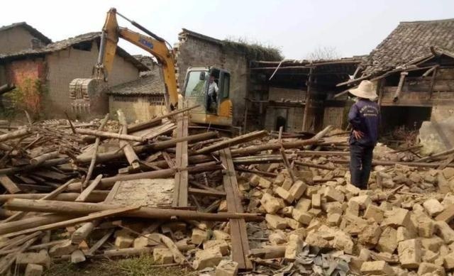  「农民朋友」注意了！农村宅基地出现新政策，“一转一买二退”