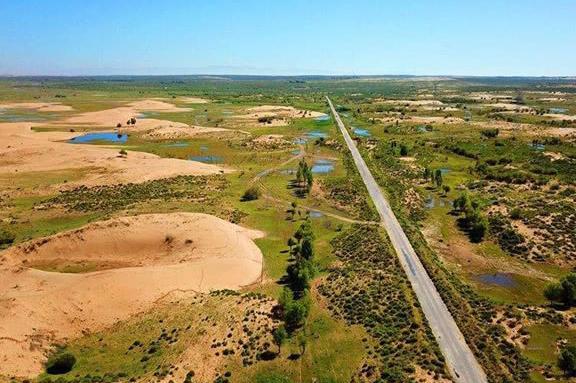 中国治沙“包工头”，每天工资20元，21年把2万沙漠变绿洲！