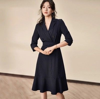 太美了，46岁老婆穿上这样的连衣裙，美的倾国倾城，女神范十足