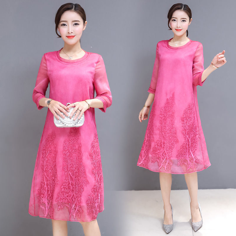 女人40岁之后，穿衣一定不要太复杂，这样穿才成熟有女人味