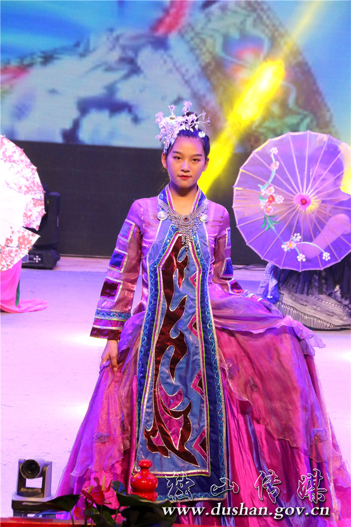 独山:为黔南民族服饰创意设计大赛整装待发