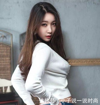 微胖的中年女人，大气有钱却穿一条便宜的紧身牛仔裤，有何用意