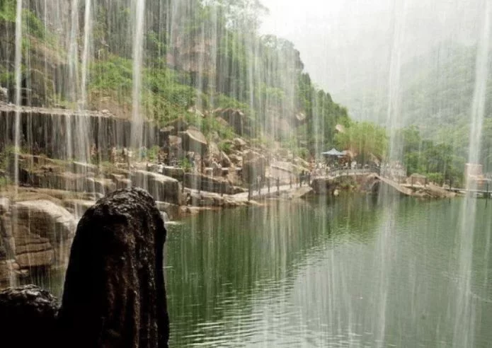 八里沟不仅山势险峻,自然保留的风景地貌,才是它的优势之处【2020热门旅游景点】