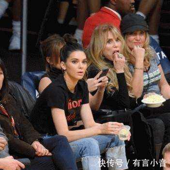 钟丽缇为赶时髦, 透明鞋里穿网袜, 邓文迪光着双脚轻松秒杀!