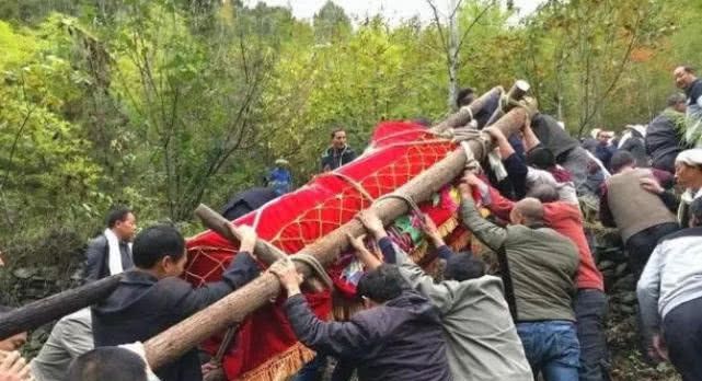  知晓|农村丧葬移风易俗，土葬将被限制，禁止二次殡葬，农民要早知晓！