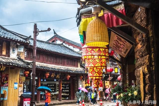 这个古镇门票40，游客自由进出，无人买票也不见人查票