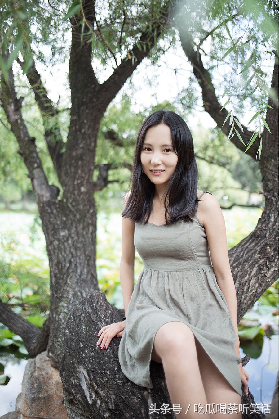 街拍:看到只专注逛街的她，真是不好意思从身边走过!