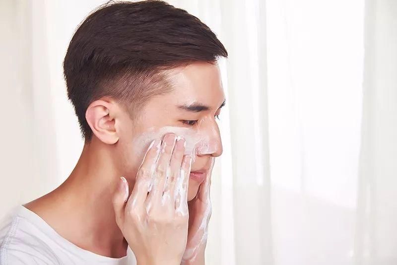 用它洗脸，面膜钱都省了，越洗越白净，洗完就能素颜出门