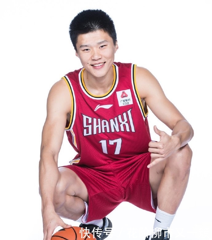 巩晓彬拿他当筹码,他半夜发4个英文单词,球迷